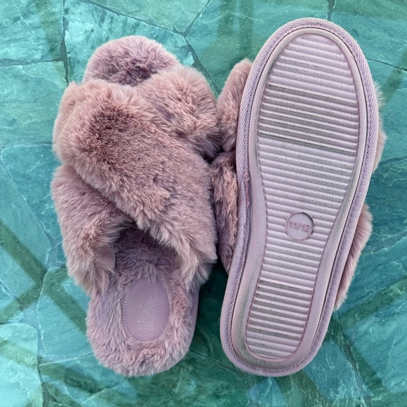 Women Stars Above Fuzzy Memory Foam Slippers - Picture 4 of 4